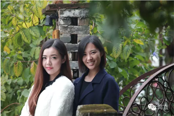 在四合院與高顏值氣質(zhì)美女一起品咖啡，你愿意么？